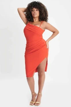 Chantelle Curve Asymmetric Pleat Midi Dress In Coral Red<Lavish Alice Fashion