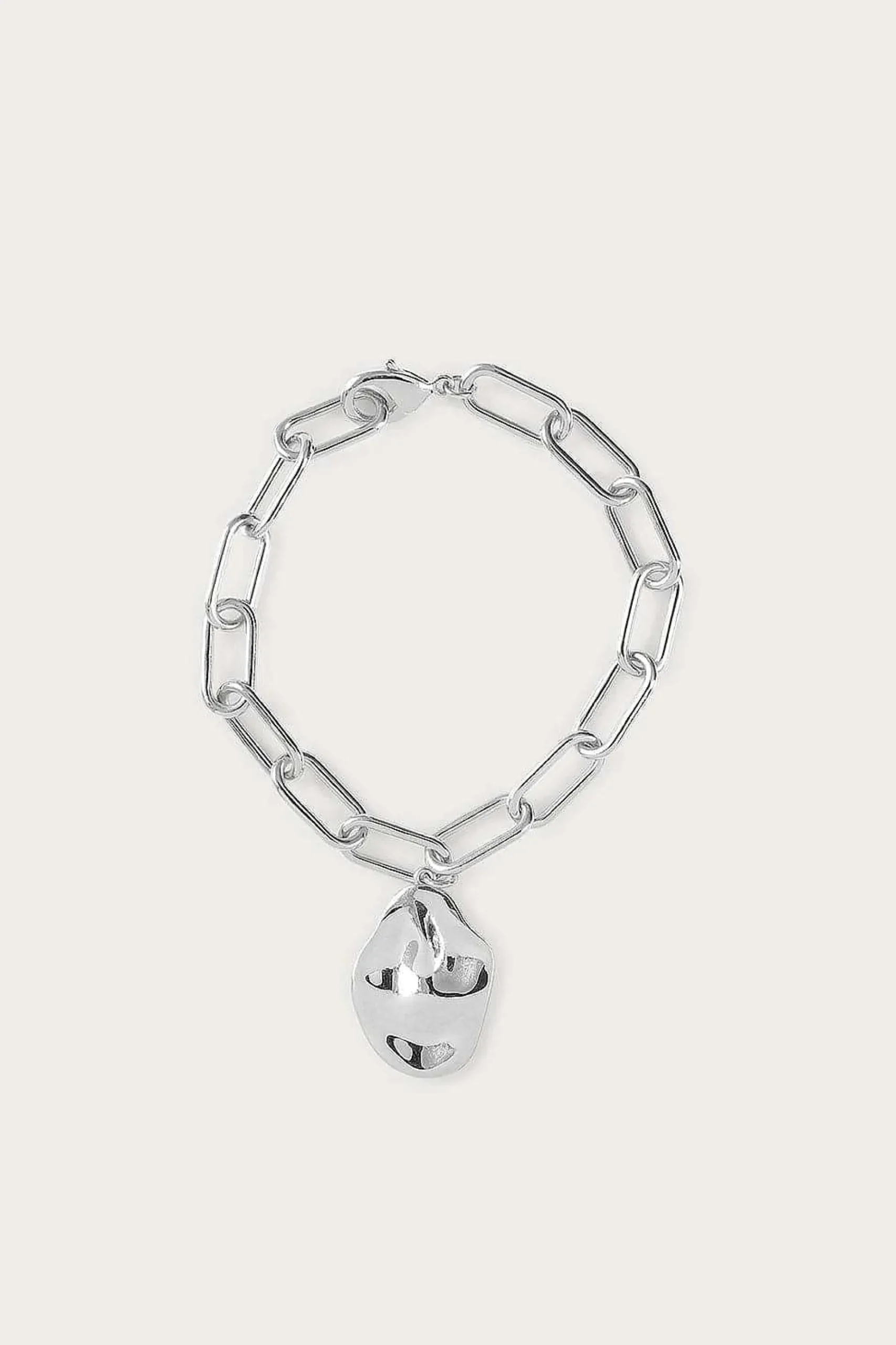 Dana Hammered Effect Oval Charm Link Silver Bracelet<Lavish Alice Clearance