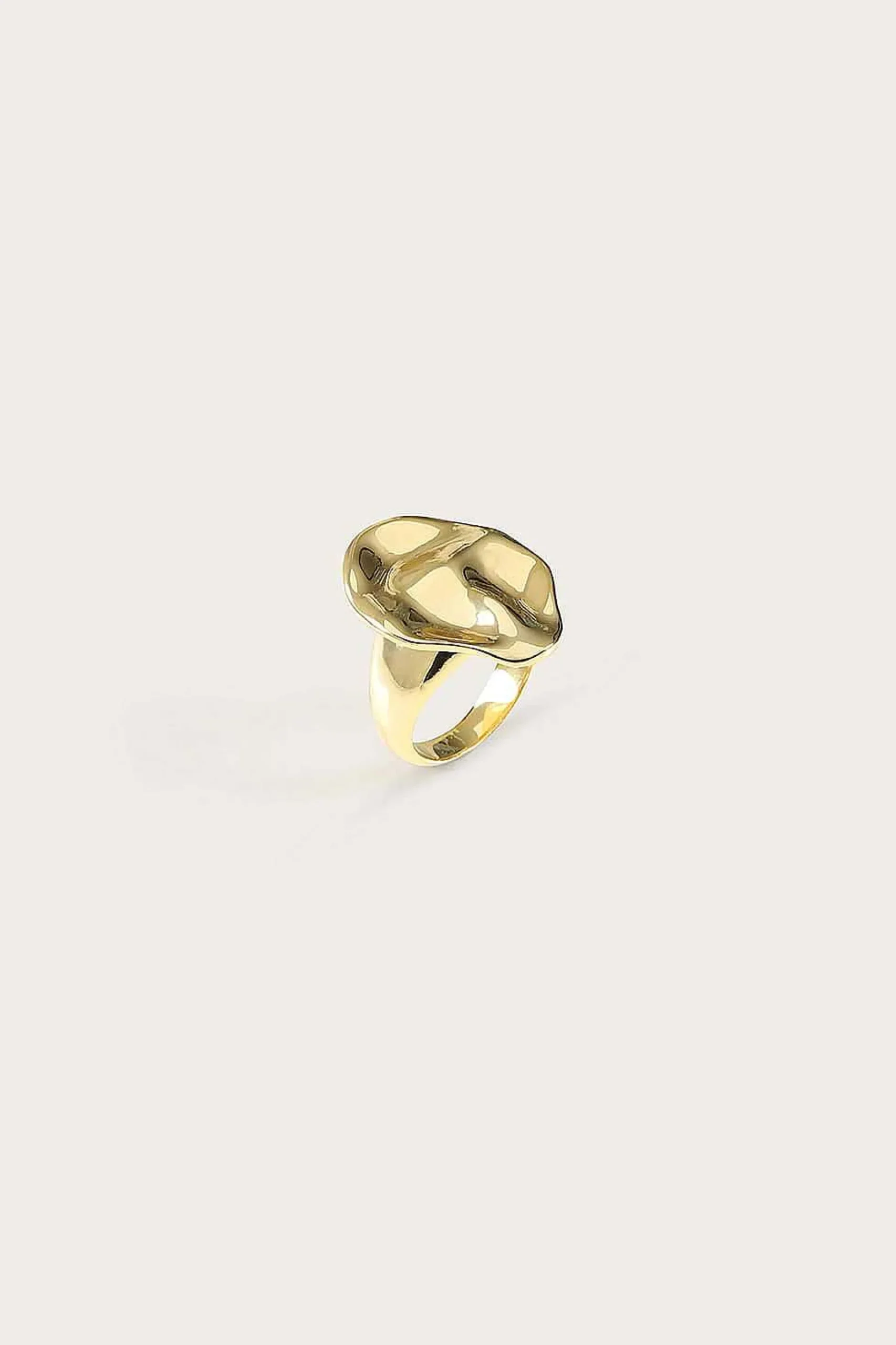 Leora Hammered Effect Oval Gold Ring<Lavish Alice New